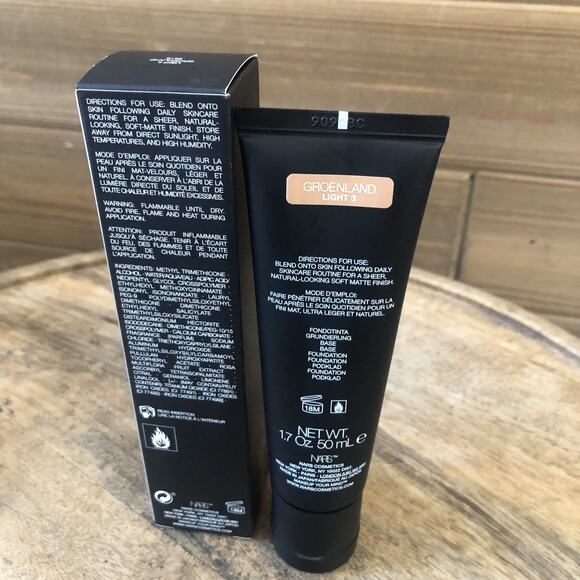 Nars Velvet Matte Skin Tint SPF 30 GROENLAND Light 3 - Size 1.7 Oz. / 50mL - Picture 4 of 6